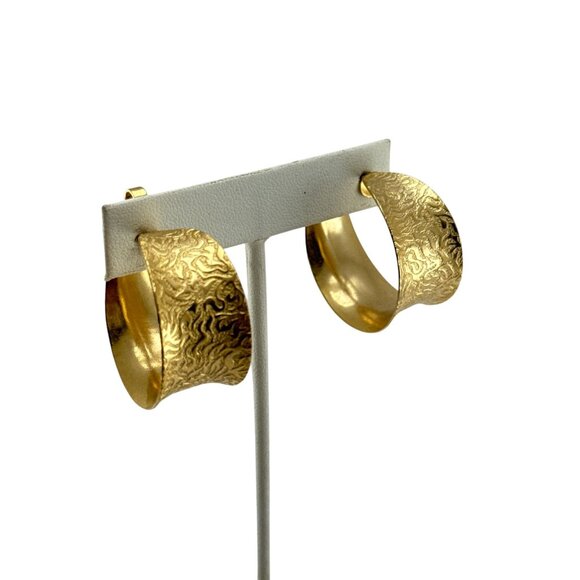 Vintage Textured Gold Tone Wide Hoop Clip-On Earrings Bold Statement Jewelry - Picture 8 of 9